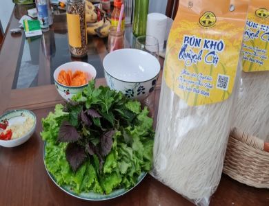 Bún khô xào tôm mực – món ngon chế biến từ đặc sản nức tiếng Thái Bình bạn đã thử chưa?