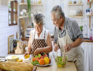 Người cao tuổi nên ăn gì để tăng cường sức khỏe trong mùa lạnh